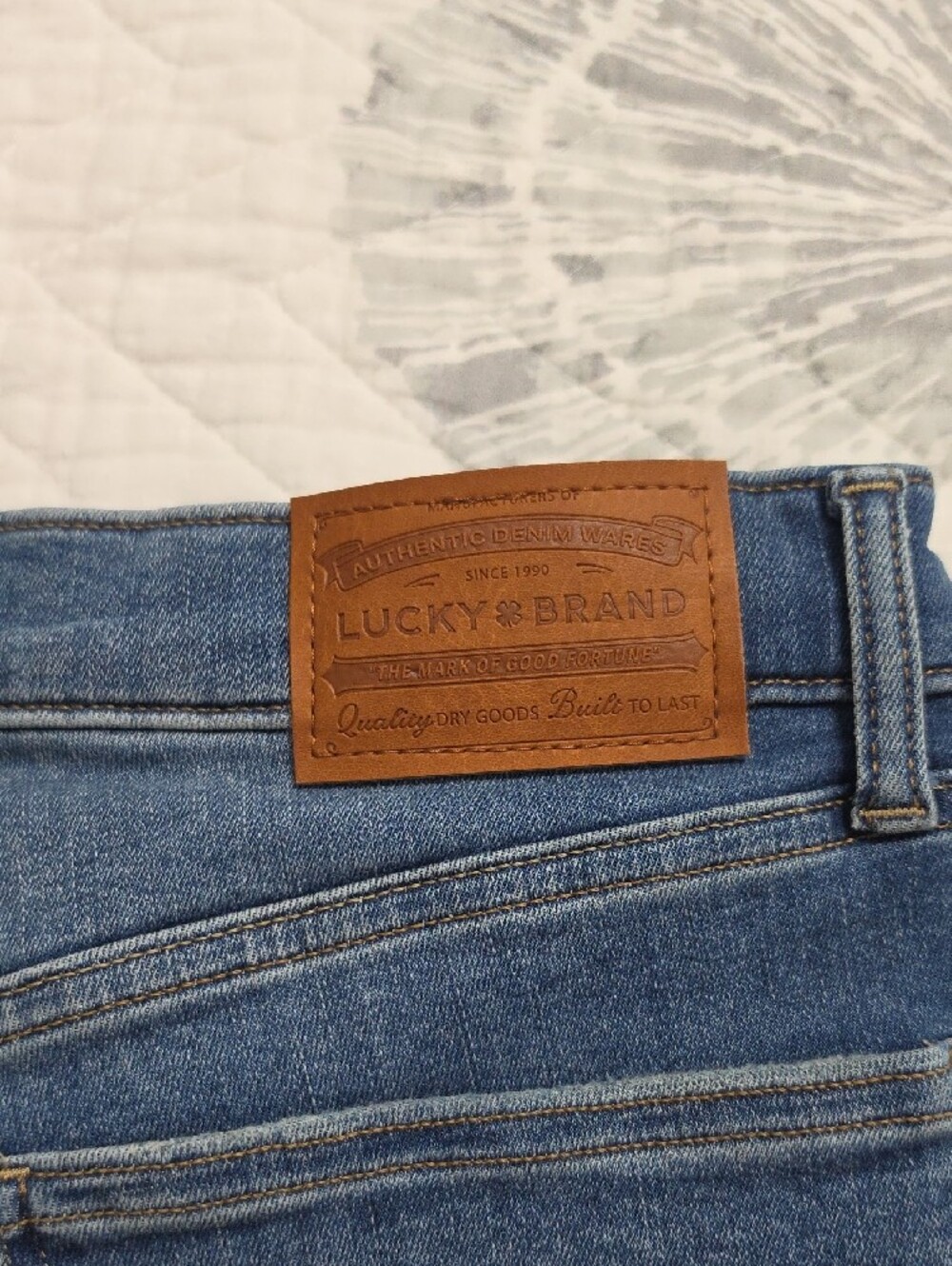 Lucky Brand Women's Medium Blue High-Rise Ankle JeanSize 12/31A - Picture 4 of 6